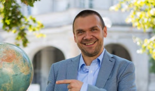 Anotace únorových novin