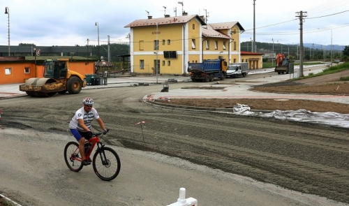 V Nepomuku a Blovicích finišují stavby terminálů