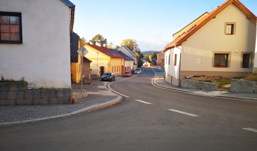 Rekonstrukce Zelenodolské ulice spěje k závěru