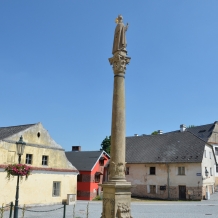 sloup sv. Vojtěcha na Přesanickém náměstí