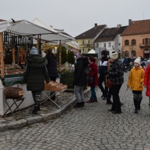 Adventní trh a rozsvícení vánočního stromu