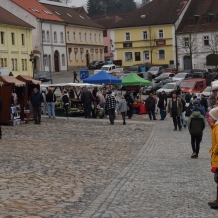 Adventní trh a rozsvícení vánočního stromu
