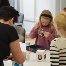 workshop zdobení vánočních kouliček 2024