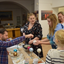 workshop zdobení vánočních kouliček 2024