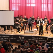 Plzeňská filharmonie hrála pro žáky ZŠ Nepomuk