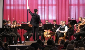 Plzeňská filharmonie hrála pro žáky ZŠ Nepomuk