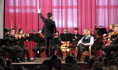 Plzeňská filharmonie hrála pro žáky ZŠ Nepomuk