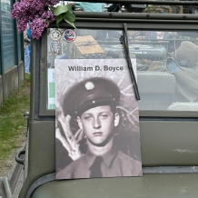 Příbuzní z posádky Liberatoru v Konvoji Svobody v Plzni za doprovodu Nepomuckých