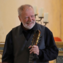 Koncert Štěpána Raka na Zelené hoře, kytarový virtuos zahájil vernisáž svých fotografií 18.5.2024