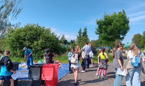 TŘÍDÍME  S ROZUMEM - Parkoviště u bazénů, Nepomuk 5.6.2024 - foto Hana Staňková