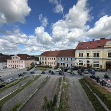 Retrojízda a sraz motorek ve fotogalerii