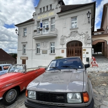 Retrojízda a sraz motorek ve fotogalerii