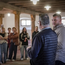 Martin Novák (majitel areálu Šternberk) a Pavel Jiran, předseda Fotoklubu Nepomuk - vernisáž Fotoklub Nepomuk Foto Martin Myslivec