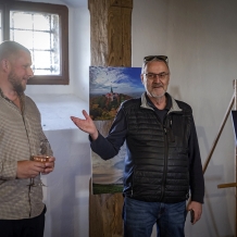 Martin Novák (majitel areálu Šternberk) a Pavel Jiran, předseda Fotoklubu Nepomuk - vernisáž Fotoklub Nepomuk Foto Martin Myslivec