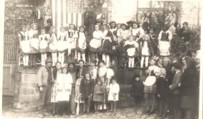 Vítání amerických vojáků na náměstí. Archiv Pavla Motejzíka