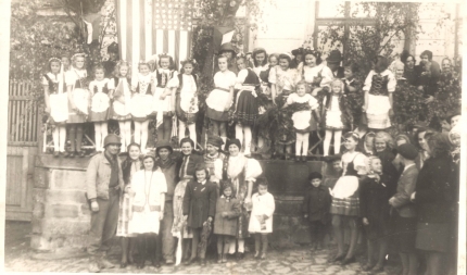 Vítání amerických vojáků na náměstí. Archiv Pavla Motejzíka