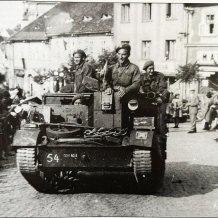 Jako poslední, patrně 23. května 1945, dorazili do Nepomuka příslušníci 3. Československé samostatné obrněné brigády. Foto z knihy Home sweet home - David Foud a kol.