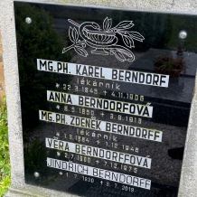 Náhrobek Bernorfových