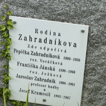 Náhrobek Zahradníkových