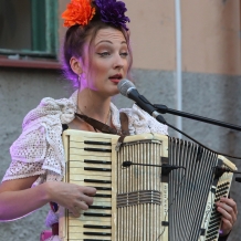 Z pátečního koncertu na MLSu - Rozálie - Foto Milan Demela