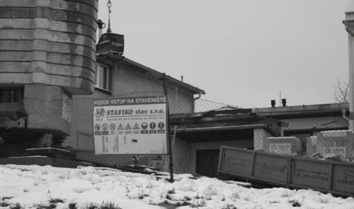 Pokračují práce na bývalém hotelu ve Dvorci