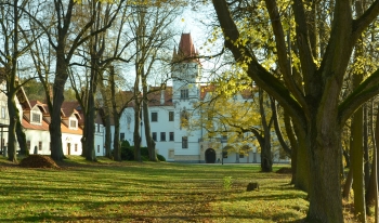 Pohádkový zámek v Žinkovech koupily Lázně Poděbrady