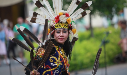 Folklór "Pod Vrčeňskou lípou" obrazem