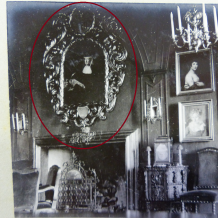 Hraběnka Marie Dominika Martinicová  1769 Olej na plátně Autor: Martin Unterberger Zapůjčil Národní památkový ústav, územní památková správa v Českých Budějovicích.  Portrét hraběnky Marie Dominiky Martinicové v původním bohatě řezaném rámu s akantovými rozvilinami. Obraz visel v Černém sále zámku nad krbem z červeného mramoru. 