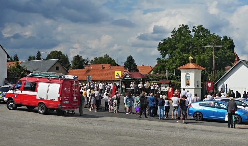 Žehnání kapličky sv. Jana Nepomuckého ve Lnářích