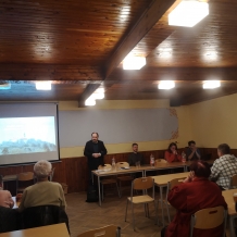 Zdeněk Hazdra představuje vizi obnovy zámku veřejnosti v Klášteře